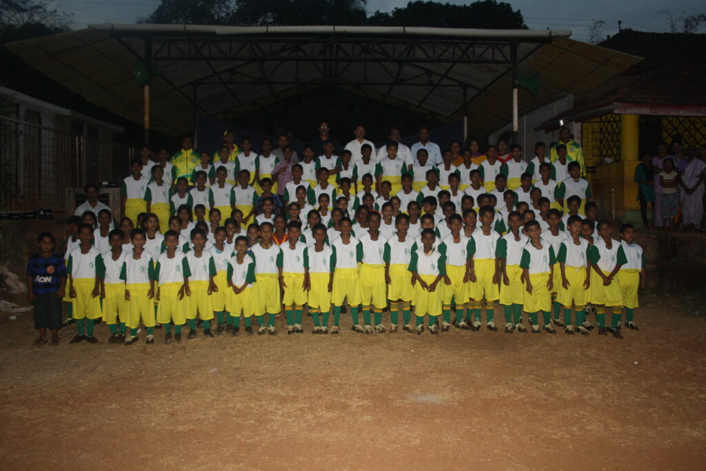 Group photograph of trainees with their new GFDC kits.